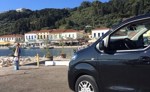 Private Cultural Tour of Delphi and Arachova from Itea Port