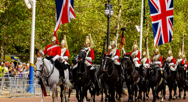 Changing of the Guard & Royal London Small-Group Walking Tour photo 3