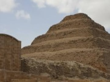 Full day -Classic Giza Tour Pyramids, Sphinx and Saqqara and Memphis