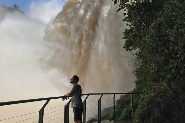 A Day in Paraguay: Waterfalls, City Sights & Shopping Sprees!