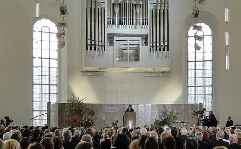Guided Tour of Paulskirche in Frankfurt's Historical Context