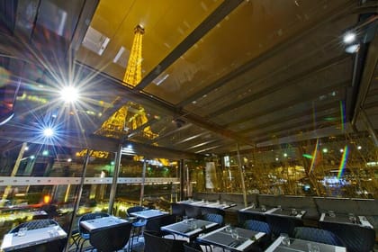 Private Eiffel Tour & Paris Seine River Lunch or Dinner Cruise