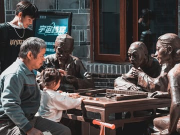 Chengdu Mahjong Experience with Multilingual Guide
