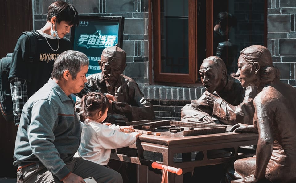 Chengdu Mahjong Experience with Multilingual Guide