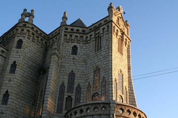 Astorga Heritage Walk: Cathedral, Roman Ruins, and Gaudi Sites