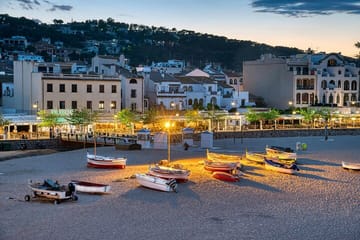 Scenic Girona and Costa Brava Day Trip from Barcelona