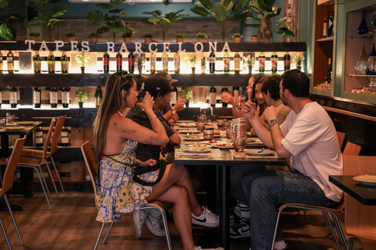 Barcelona: Tipsy Food Tour with History, Paella & Sangria 2