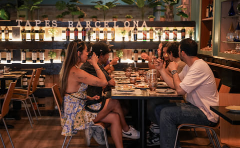 Barcelona: Tipsy Food Tour with History, Paella & Sangria