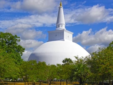 Anuradhapura-And-Aukana-All-Inclusive-Day-Tour-From-Kandy-1