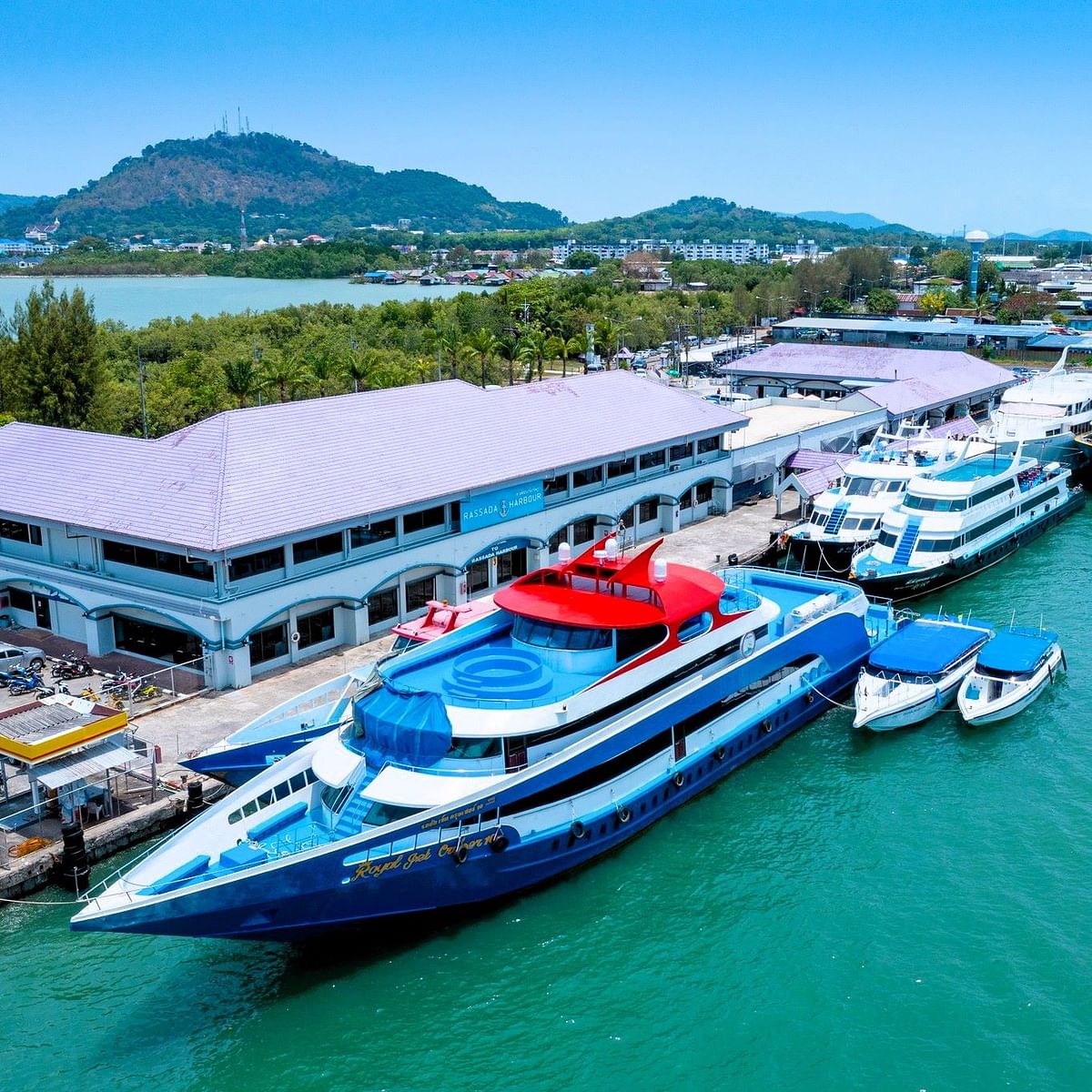 Phi Phi Island to Phuket: One-Way Ferry Transfer with Andaman Wave Master