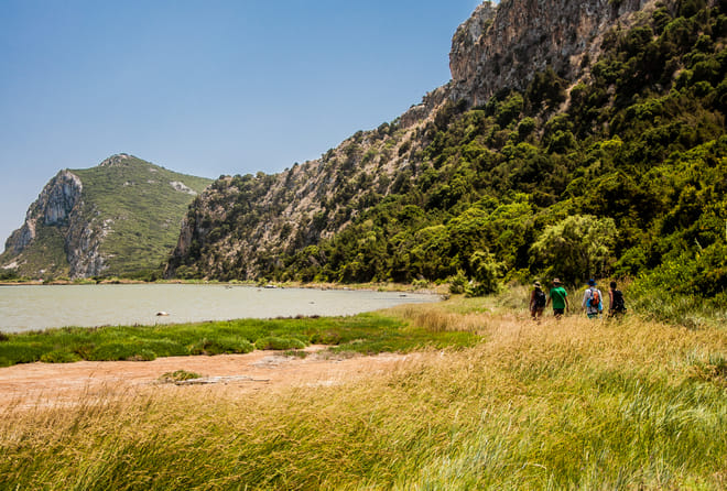 Hiking around Navarino Bay 10