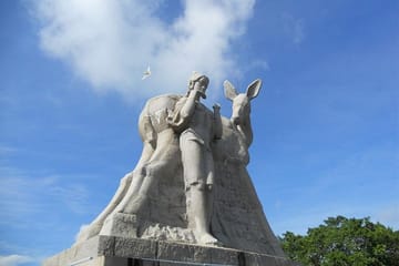 Luhuitou Park Sunset and Seafood Dinner Tour in Sanya