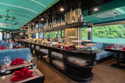 Sunlight Cruise Halong Luxury Day Trip from Hanoi by Expressway