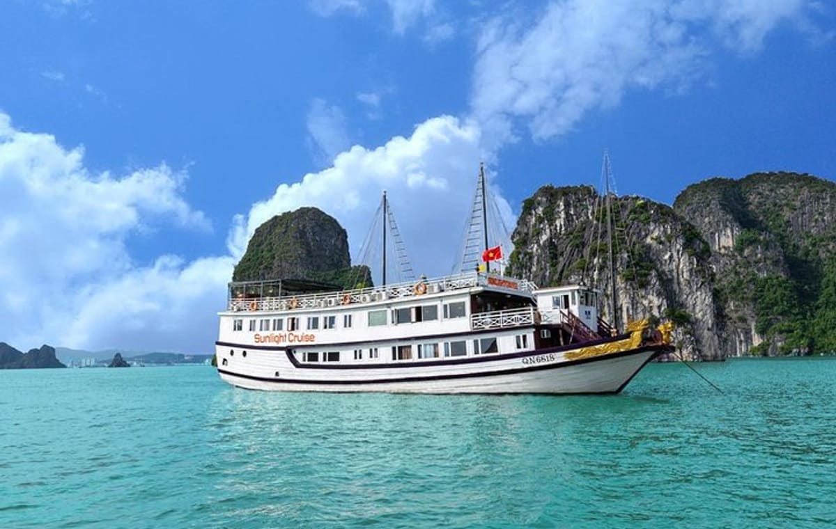 Halong bay Boutique Cruise 2D/1N tour: Kayaking, swimming, Titop island & cave