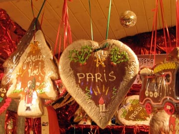 Walking Tour of Paris Holiday Markets and Iconic Landmarks