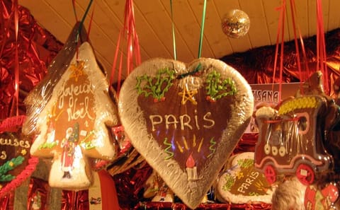 Walking Tour of Paris Holiday Markets and Iconic Landmarks