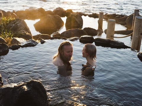 Hvammsvik Hot Springs: Private Round Trip Transfer with 3-Hour Visit
