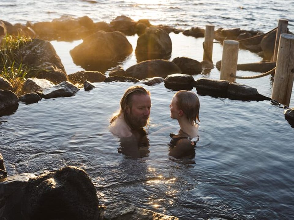 Hvammsvik Hot Springs: Private Round Trip Transfer with 3-Hour Visit — VAREN Iceland