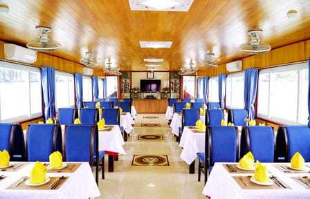 Halong Bay 6-Hour Budget Boat Tour with Lunch and Guide
