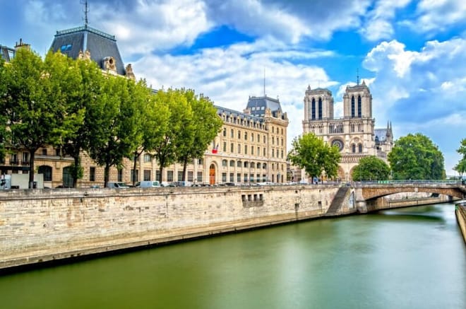 Paris Walking Tour of Notre Dame & Île de la Cite | Private Tour