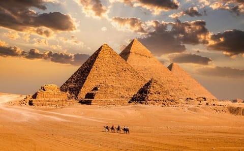 Giza Pyramids and Sphinx Tour with Camel Ride in Cairo