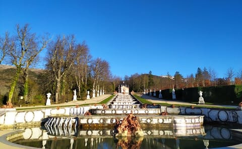 Private Guided Tour of La Granja de San Ildefonso Gardens and Palace