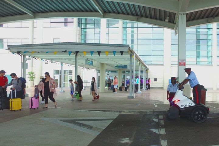 Round Trip Lynden Pindling International Airport PickUp & dropoff