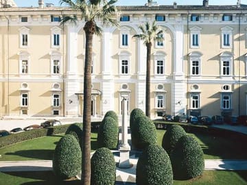 Colonna Palace gardens