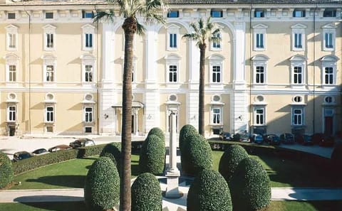 Colonna Palace Walking Tour in Rome with Expert Guide