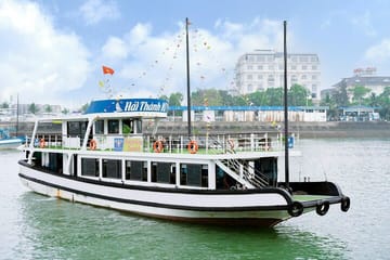 Ha Long Bay Day Cruise with Kayaking, Swimming, and Hiking
