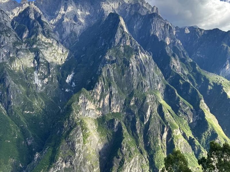 2-Day Tiger Leaping Gorge High Trail Hike from Lijiang