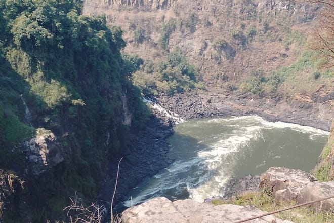 Guided Tour of the Falls 7