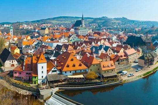 Salzburg to Prague Private Transfer with Cesky Krumlov Stop
