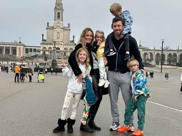 Porto to Lisbon Tour with Aveiro, Coimbra, and Fátima Stops