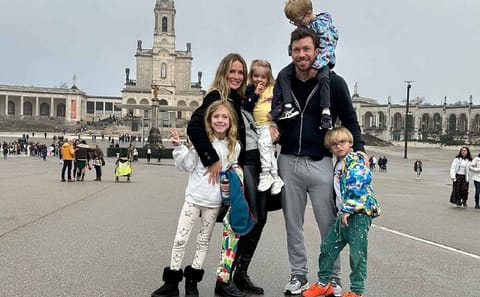 Porto to Lisbon Tour with Aveiro, Coimbra, and Fátima Stops