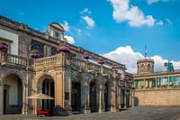 El castillo se concibi&oacute; inicialmente como casa de descanso real. Lo que nunca sospech&oacute; fue que ser&iacute;a testigo de memorables historias de amor y dolor de la tradici&oacute;n mexicana.