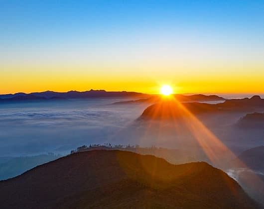 Adam’s Peak Adventure: Scenic Climb & Stunning Sunrise Experience