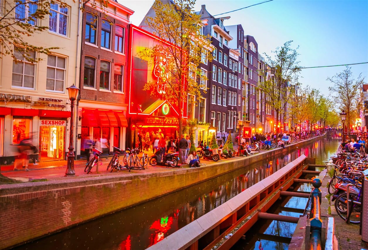 Self-Guided Canals of Amsterdam Photography Tour 6