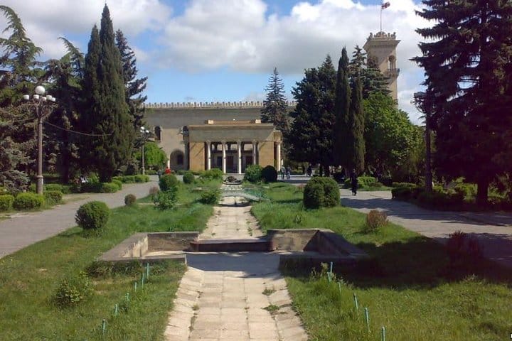 4 Full days in Georgia with private tour, free aiport