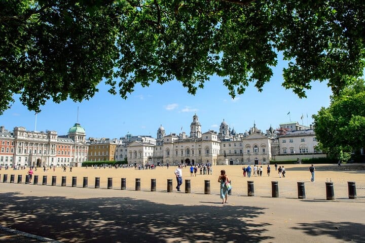 London Royal Crown and Changing of The Guard Walking Tour 8