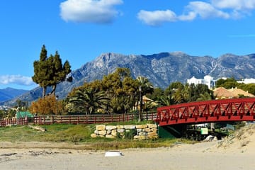 Marbella Cultural Walking Tour: Heritage and Coastline Exploration