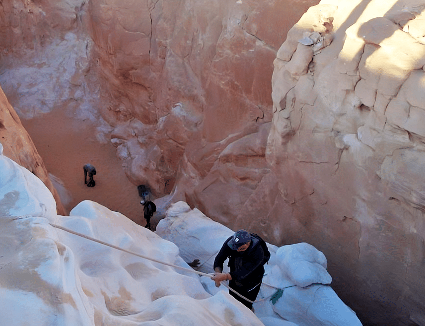 Private Jeep Safari to White Canyon & Ain Hudra Oasis Adventure