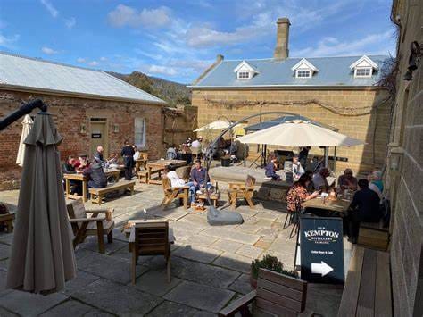 Tasmanian Whisky, Wine and Food Tour