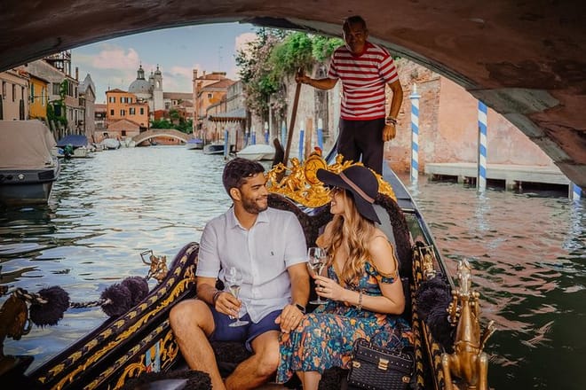 Gondola Ride and Aperitif in a Venetian Palace 4