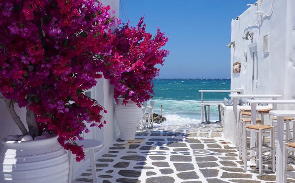 Small Group Walking Tour of Mykonos Town with Port Pickup