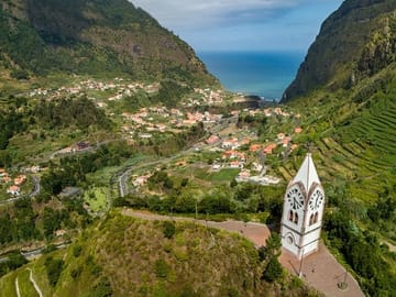 Northeast Madeira 4WD Tour: Explore Arco de Sao Jorge and Caniço