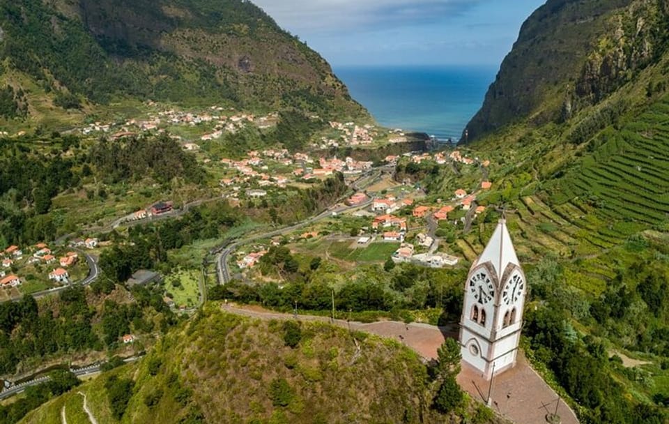 Northeast Madeira 4WD Tour: Explore Arco de Sao Jorge and Caniço