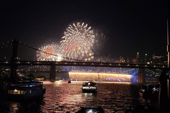 NYC: Fireworks Cruise with drinks and music