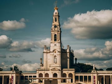 Day Tour to Fatima, Nazare, and Obidos from Porto