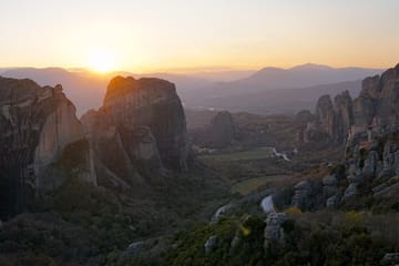 4 Days Private Tour: Delphi – Meteora – Vergina & Dion